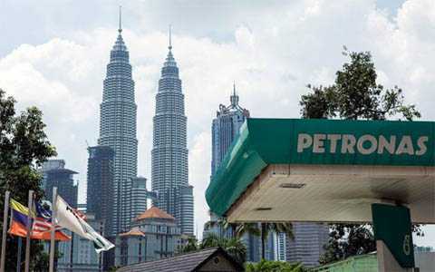 Ông chủ tòa tháp đôi Petronas mạnh tay sa thải 1.000 nhân viên