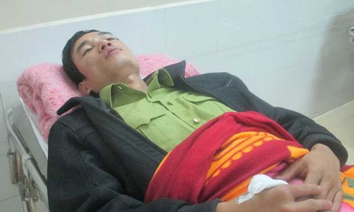 Lâm tặc hành hung dã man, dọa giết cán bộ kiểm lâm