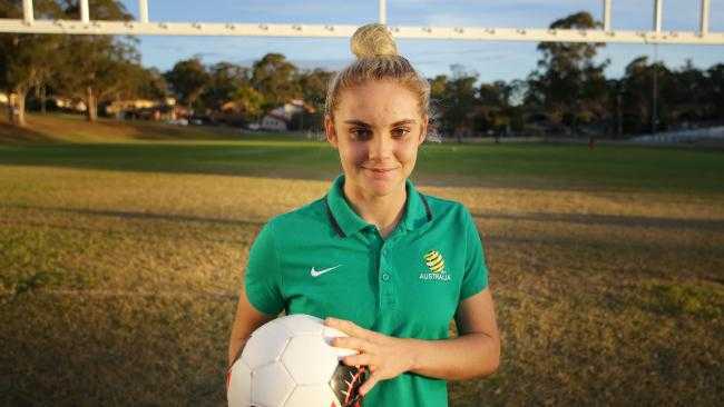 Người đẹp tuổi dậy thì khiến tuyển nữ Việt Nam thua đau đớn