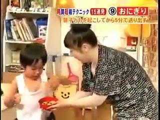 Clip: Kinh ngạc cách mẹ Nhật chuẩn bị cho con đi học chỉ trong… 5 phút