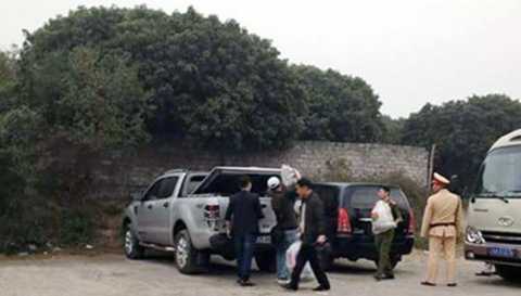 Bắt giữ gần 100 người và hàng chục ôtô trong sới bạc 'khủng'