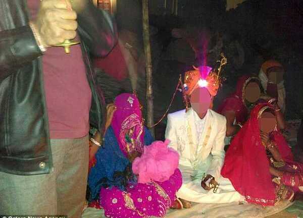 ‘Sốc toàn tập’ với đám cưới của cô dâu 2 tuổi ở Ấn Độ
