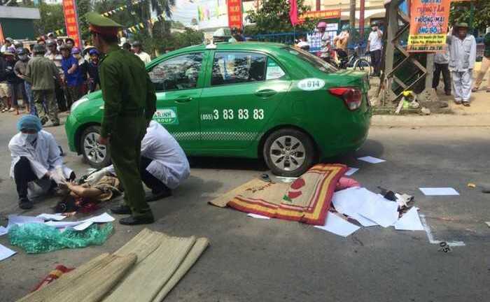 Xe tải phóng ẩu qua ngã tư, cán 3 mẹ con thương vong