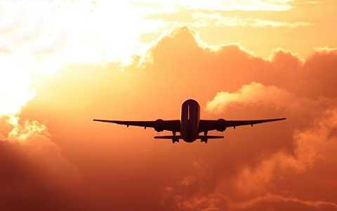 Bị vợ đòi bỏ, phi công doạ lao máy bay chở 200 khách xuống đất tự tử