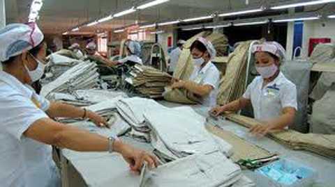 Giám đốc bỏ về nước, công ty trả lương nhân viên bằng hàng hóa