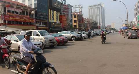 Tài xế bất ngờ chịu thêm phí đỗ xe: TP Vinh phản bác ý kiến Giám đốc Sở giao thông