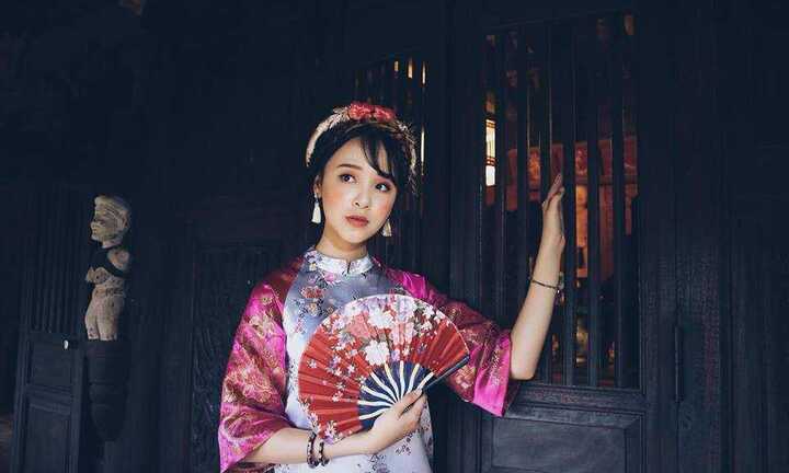 Á khôi Miss Du học sinh đẹp tinh khôi với áo dài truyền thống