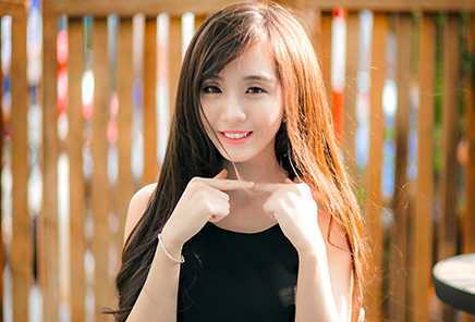 Nữ sinh Hà Thành xinh đẹp chơi được nhiều nhạc cụ, học 2 đại học