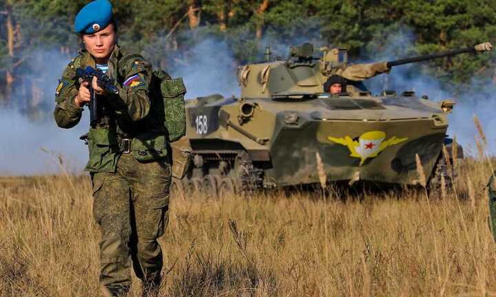 Nữ binh sỹ vô cùng xinh đẹp trong lực lượng nguy hiểm nhất quân đội Nga