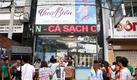 Hệ thống cửa hàng kinh doanh siêu khủng của Đàm Vĩnh Hưng