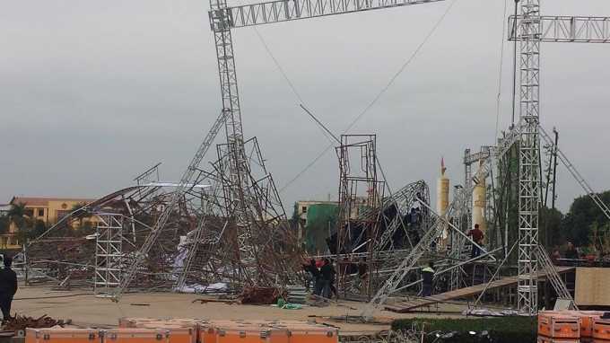 Video 'tố' sập sân khấu, lãnh đạo tỉnh Vĩnh Phúc: 'Cái đấy bình thường chứ có gì đâu'