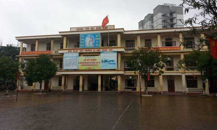 Thầy giáo dâm ô học sinh lớp 3 bị đình chỉ dạy