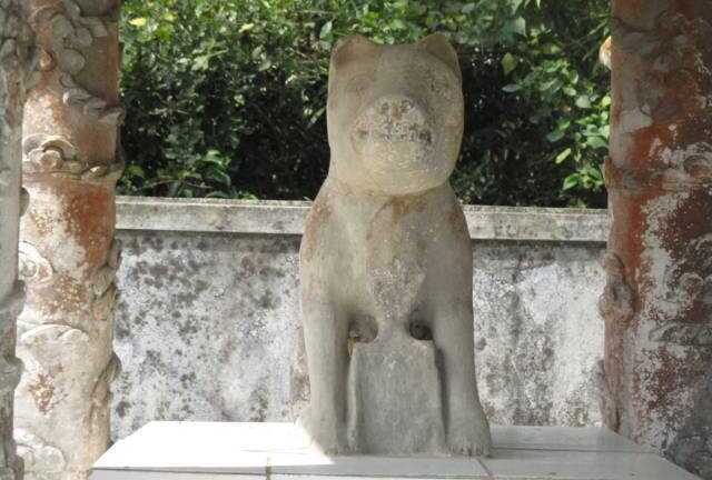 Kỳ bí quanh bức tượng 'thần cẩu' ở Huế