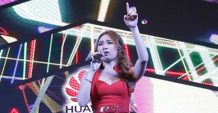 Mỹ Tâm gợi cảm khiến khán hàng trăm giả phát cuồng