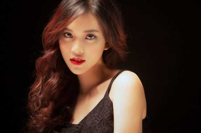 Hot girl Học viện Hàng không xinh đẹp hút hồn dân mạng