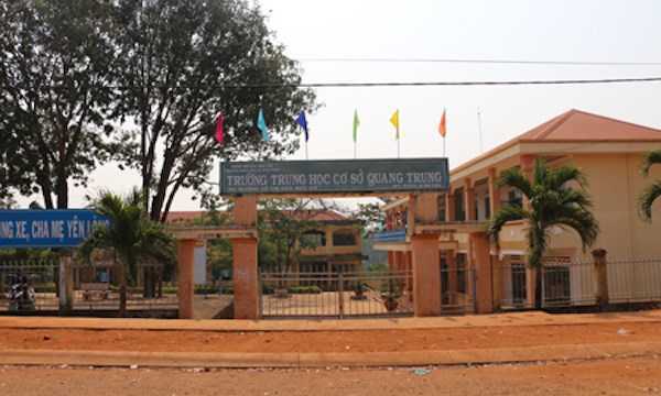 Thiếu tá công an vác súng vào trường học: Vẫn chưa giao nộp vật chứng