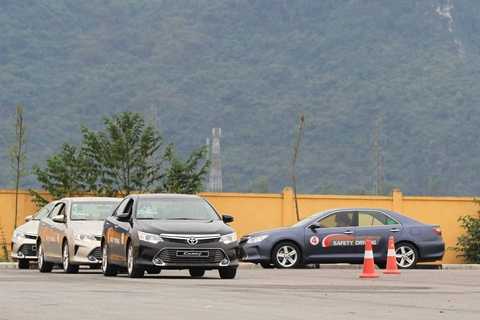 Tốt nghiệp khóa đào tạo lái xe an toàn đầu tiên theo chuẩn Toyota