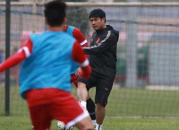 HLV Hữu Thắng xỏ giày thi tài cùng Tuấn Anh, Xuân Trường