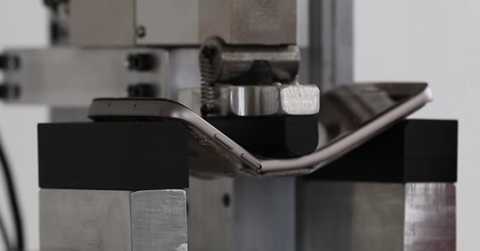 Đọ mức độ chịu nước của iPhone 6S và Galaxy S7