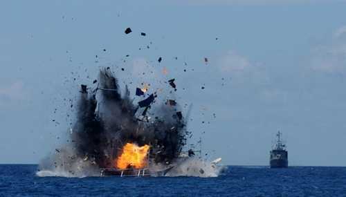 Lén lút đánh cá trộm, tàu Trung Quốc bị bắn chìm