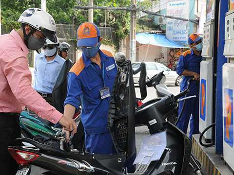 Điều hành giá xăng theo công thức ảo và những lời hứa muộn