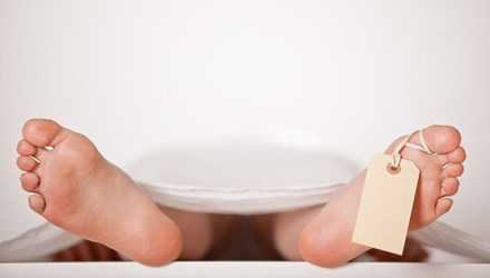 Giật mình 'xác chết' thối rữa tỉnh dậy khi công an đến