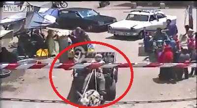 Clip: Cố đánh xe lừa qua đường ray và cái kết kinh hoàng