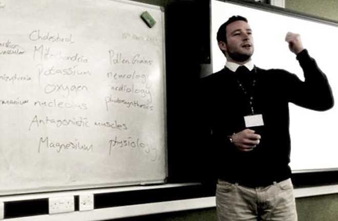 Thầy giáo dạy học bằng hát rap khiến học sinh mê mẩn