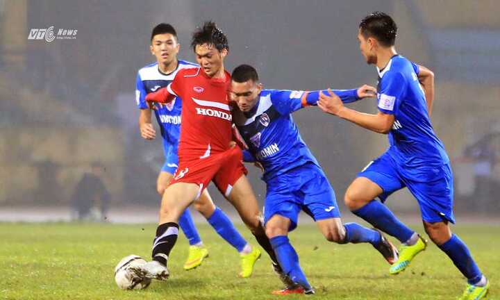 HLV Hữu Thắng tán dương Công Vinh, nhắc nhở hàng thủ