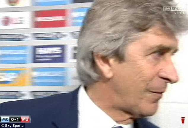 Đối thủ bỏ họp báo, Van Gaal 'nổ' to sau trận