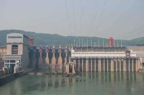 Ảnh Trung Quốc xả nước ở đầu nguồn sông Mekong