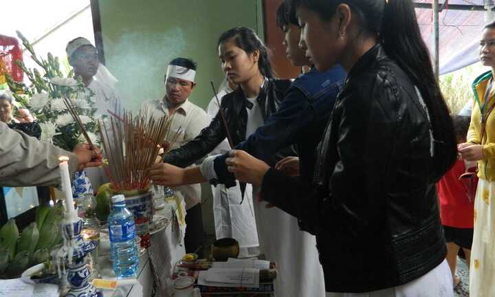 Tặng huy hiệu 'Tuổi trẻ dũng cảm' cho học sinh chết đuối vì cứu bạn