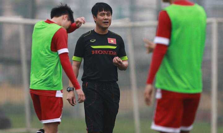 Thi đấu kém cỏi, Quế Ngọc Hải bị HLV Hữu Thắng 'nắn gân'