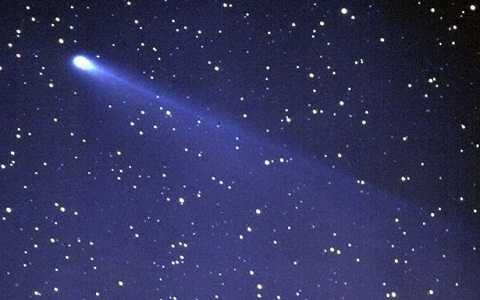 Sao chổi khổng lồ sẽ bay qua Trái đất ngày hôm nay