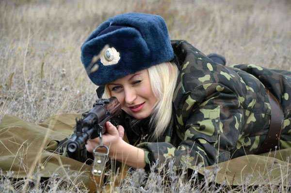 Gái mại dâm Ukraine vô tư làm việc trong ngành cảnh sát