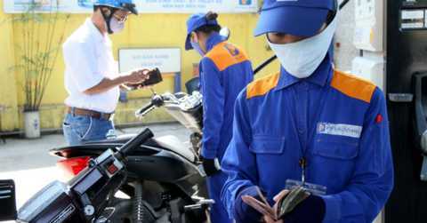 Làm gì với số tiền doanh nghiệp xăng dầu đã 'đút túi' nhờ hưởng chênh lệch thuế?