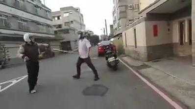 Clip: Cà khịa nhầm lái xe có võ