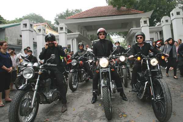 Đoàn xe phân khối lớn tiễn đưa rocker Trần Lập