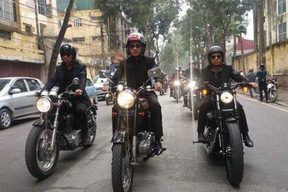 Clip: MC Anh Tuấn dẫn đầu đoàn môtô khủng tiễn đưa nhạc sĩ Trần Lập