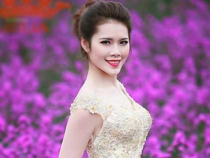 Ngắm vẻ đẹp yêu kiều của 10 nữ sinh Báo chí trước đêm chung kết