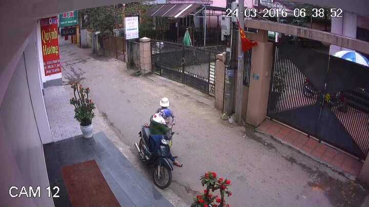 Người đàn bà sờ tay hỏi chuyện, 'thôi miên' cụ già ở Huế