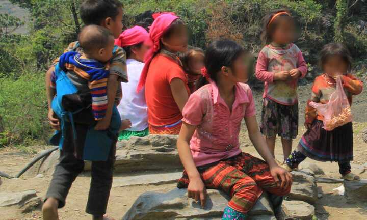 Hàng loạt học sinh bỏ học vì bị bảo vệ dâm ô: Đưa các nữ sinh đi giám định