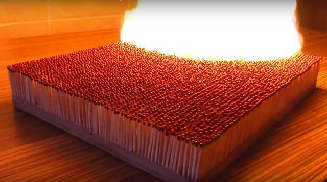 Clip: Mãn nhãn cảnh đốt cháy đồng loạt 6.000 que diêm