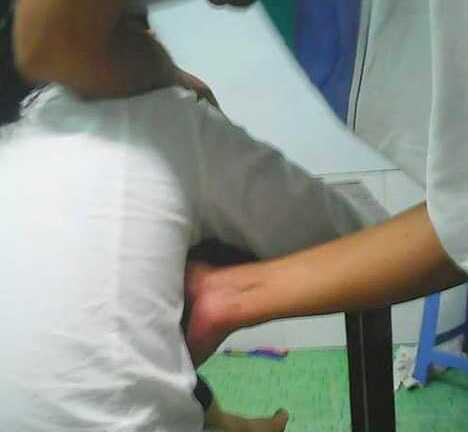 Vụ thầy giáo luồn tay qua người nữ sinh: Thông tin mới nhất