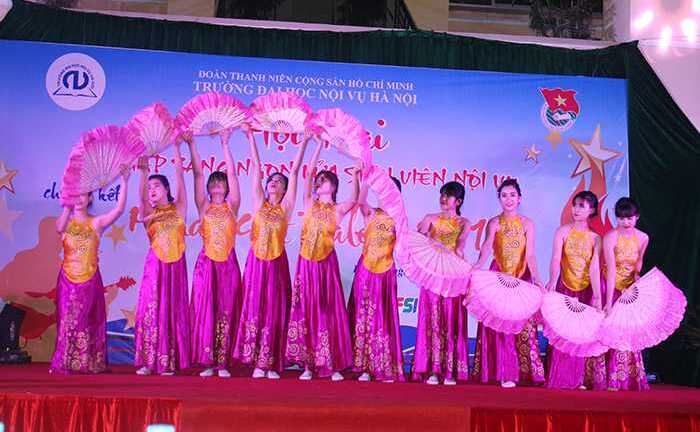 Sinh viên ĐH Nội vụ trình diễn sôi động trong Huha's Got Talent 2016