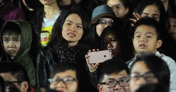 Vợ và hai con Trần Lập dự sinh nhật 21 năm của Bức Tường