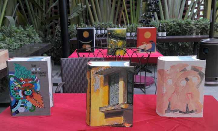 Ba cuốn từ điển độc nhất vô nhị được đấu giá gần 300 triệu đồng