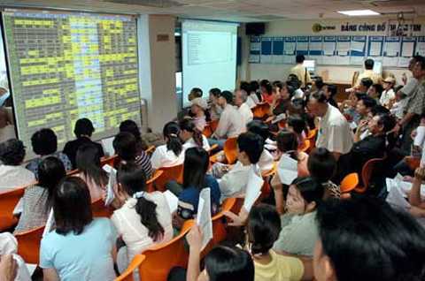 Doanh nghiệp Việt tả tơi khi còng lưng trả nợ lãi