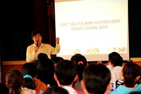 Vinamilk giúp nông dân chăn nuôi bò sữa hội nhập TPP