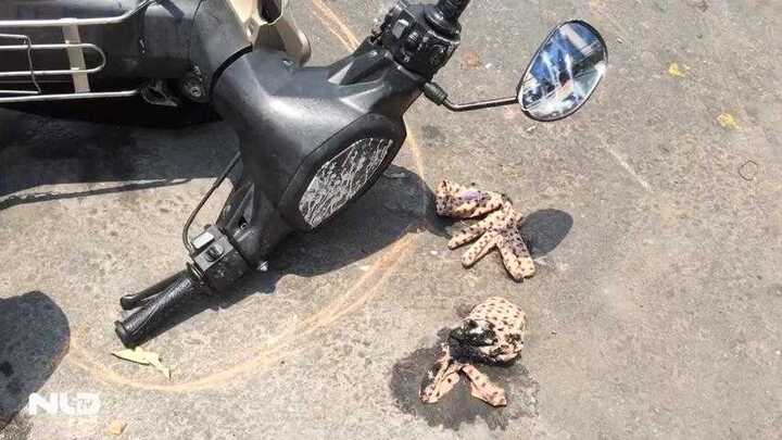 Clip: Hai nữ sinh viên bị tạt axit giữa phố